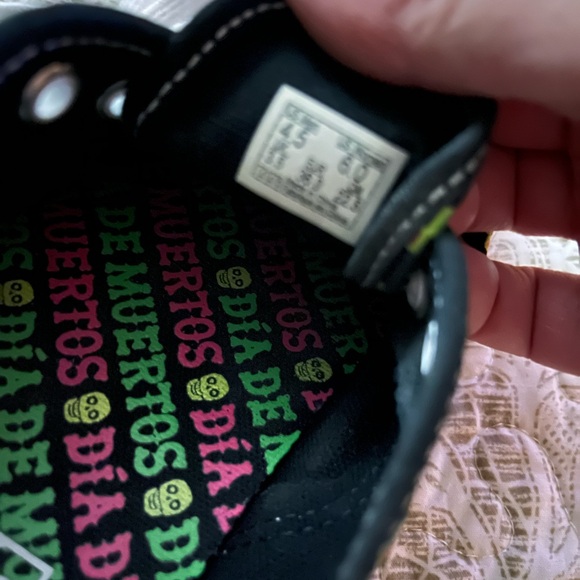 VANS - Picture 3 of 4